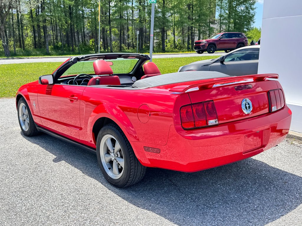 Ford Mustang CONVERTIBLE / ROUGE SUR ROUGE / MOTEUR V6 / MAGS 17 / JAMAIS SORTI L’HIVER 2006 à Thetford Mines, Québec - 6 - w1024h768px