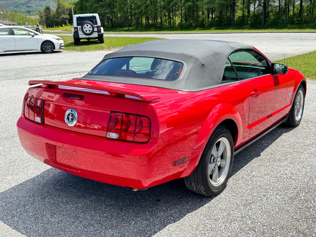 Ford Mustang CONVERTIBLE / ROUGE SUR ROUGE / MOTEUR V6 / MAGS 17 / JAMAIS SORTI L’HIVER 2006 à Thetford Mines, Québec - 52 - w1024h768px