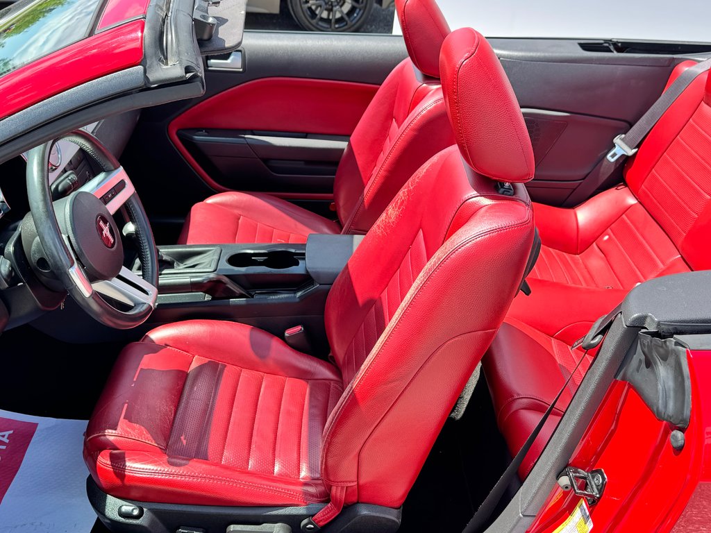 Ford Mustang CONVERTIBLE / ROUGE SUR ROUGE / MOTEUR V6 / MAGS 17 / JAMAIS SORTI L’HIVER 2006 à Thetford Mines, Québec - 23 - w1024h768px