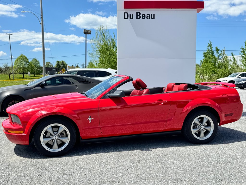 Ford Mustang CONVERTIBLE / ROUGE SUR ROUGE / MOTEUR V6 / MAGS 17 / JAMAIS SORTI L’HIVER 2006 à Thetford Mines, Québec - 7 - w1024h768px