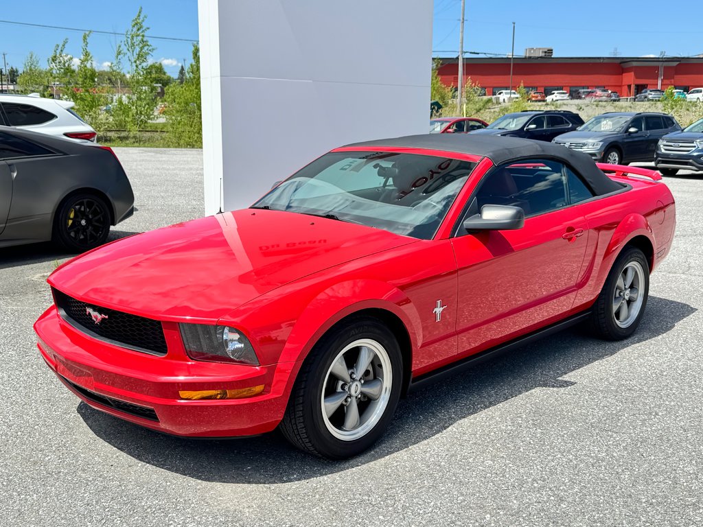 Ford Mustang CONVERTIBLE / ROUGE SUR ROUGE / MOTEUR V6 / MAGS 17 / JAMAIS SORTI L’HIVER 2006 à Thetford Mines, Québec - 49 - w1024h768px