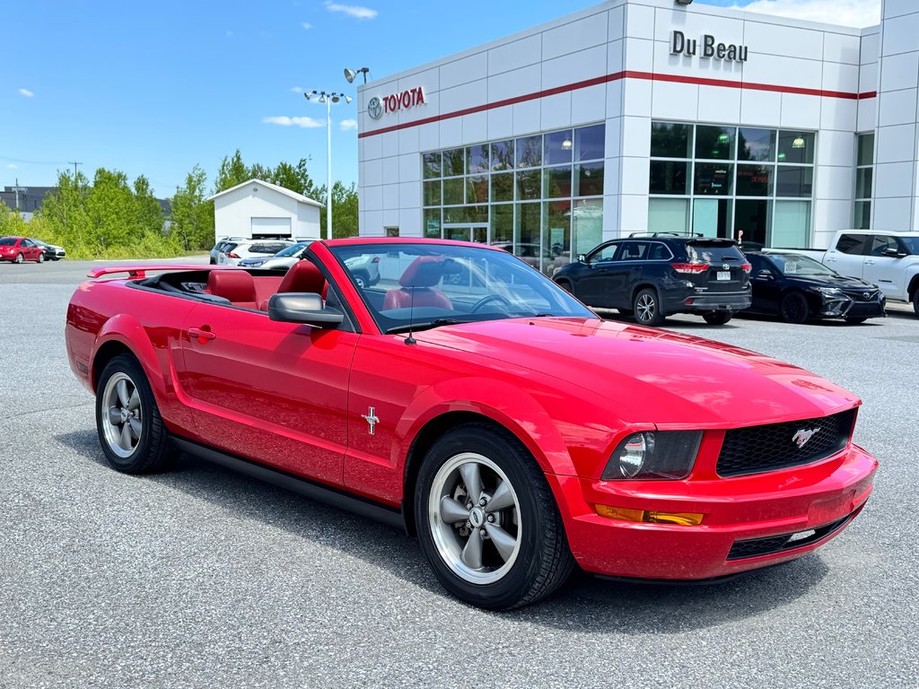 Ford Mustang CONVERTIBLE / ROUGE SUR ROUGE / MOTEUR V6 / MAGS 17 / JAMAIS SORTI L’HIVER 2006 à Thetford Mines, Québec - 3 - w1024h768px