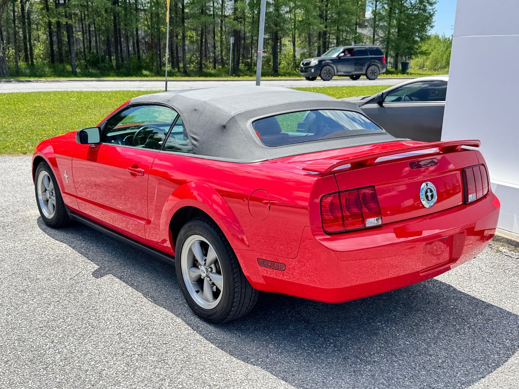 Ford Mustang CONVERTIBLE / ROUGE SUR ROUGE / MOTEUR V6 / MAGS 17 / JAMAIS SORTI L’HIVER 2006 à Thetford Mines, Québec - 54 - w1024h768px