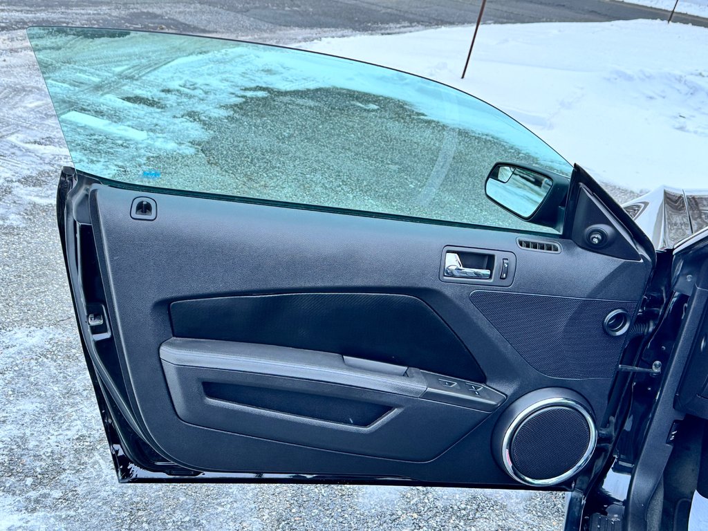 2012 Ford Mustang CALIFORNIA GT-CS / 0 ACCIDENT /  PRIX FIN SAISON  / TOUTES ÉCHANGES ACCEPTÉS / in Thetford Mines, Quebec - 24 - w1024h768px