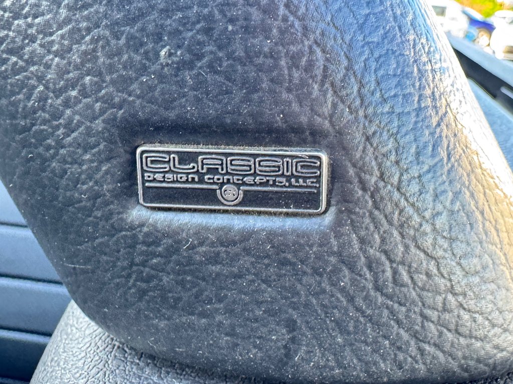 Ford Mustang CALIFORNIA SPECIAL / GT-CS / IMPECCABLE / JAMAIS SORTI L’HIVER / 1 SEUL PROPRIETAIRE 2012 à Thetford Mines, Québec - 56 - w1024h768px