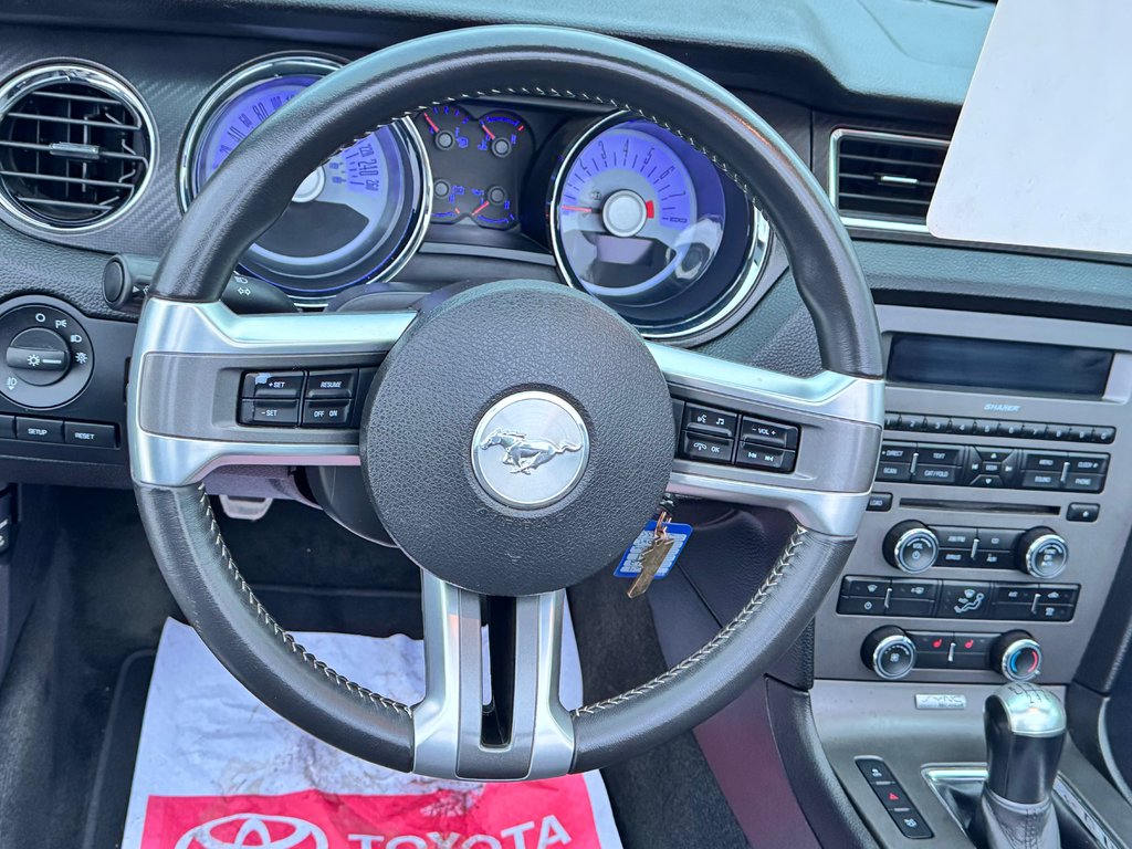 2012 Ford Mustang CALIFORNIA GT-CS / 0 ACCIDENT /  PRIX FIN SAISON  / TOUTES ÉCHANGES ACCEPTÉS / in Thetford Mines, Quebec - 32 - w1024h768px