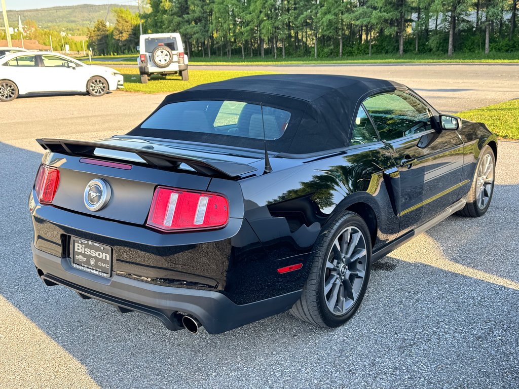 Ford Mustang CALIFORNIA SPECIAL / GT-CS / IMPECCABLE / JAMAIS SORTI L’HIVER / 1 SEUL PROPRIETAIRE 2012 à Thetford Mines, Québec - 68 - w1024h768px