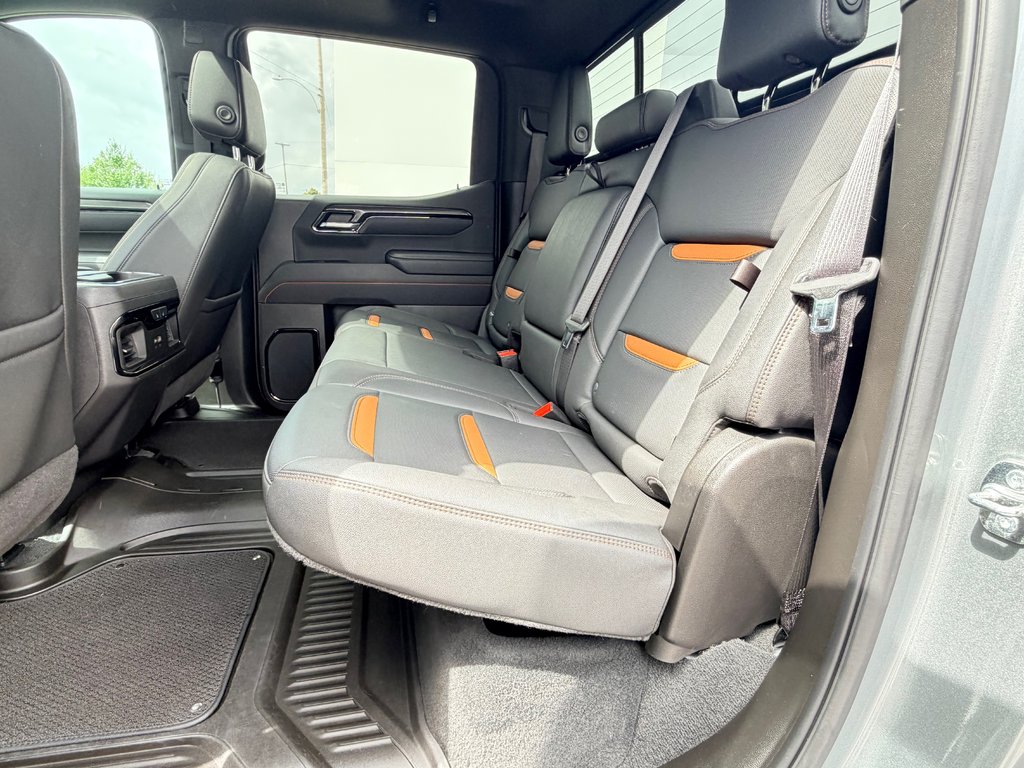 2025 GMC Sierra 1500 AT4 / MOTEUR 3.0L DURAMAX / TRES BAS KM / IMPECCABLE in Thetford Mines, Quebec - 55 - w1024h768px
