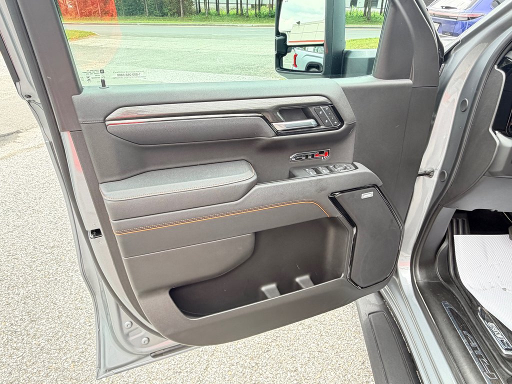 2025 GMC Sierra 1500 AT4 / MOTEUR 3.0L DURAMAX / TRES BAS KM / IMPECCABLE in Thetford Mines, Quebec - 31 - w1024h768px