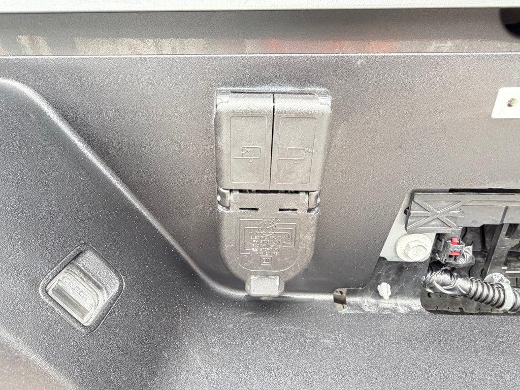 2025 GMC Sierra 1500 AT4 / MOTEUR 3.0L DURAMAX / TRES BAS KM / IMPECCABLE in Thetford Mines, Quebec - 26 - w1024h768px