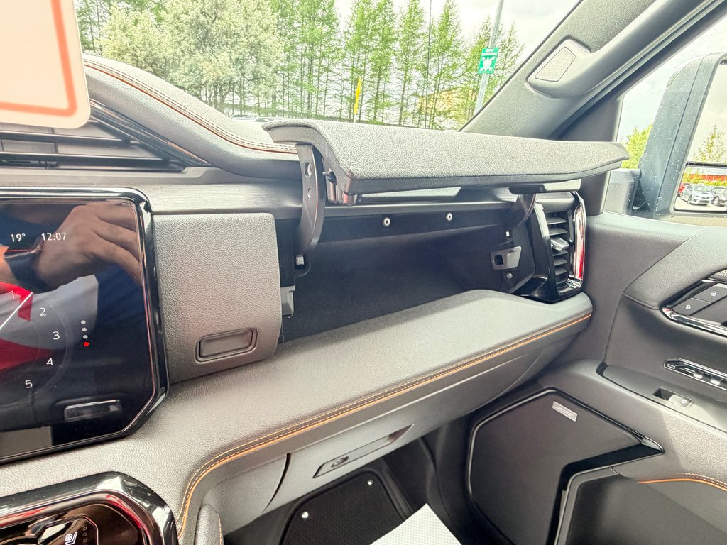 2025 GMC Sierra 1500 AT4 / MOTEUR 3.0L DURAMAX / TRES BAS KM / IMPECCABLE in Thetford Mines, Quebec - 48 - w1024h768px