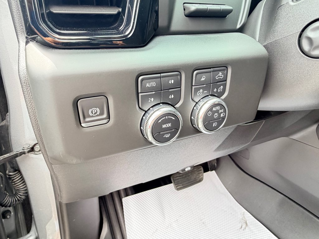 2025 GMC Sierra 1500 AT4 / MOTEUR 3.0L DURAMAX / TRES BAS KM / IMPECCABLE in Thetford Mines, Quebec - 38 - w1024h768px