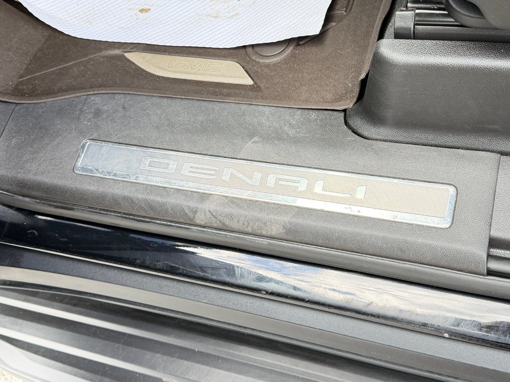 GMC Yukon XL DENALI / PNEUS HOMOLOGUES / MOTEUR 6.2L / WOW 2021 à Thetford Mines, Québec - 39 - w1024h768px