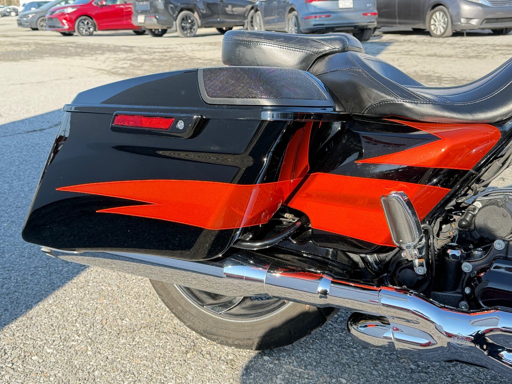 HARLEY DAV FLHXSE STAGE 2 / CVO / IMPECCABLE / ENTRETIEN A JOUR chez le concessionnaire / PRET POUR LA SAISON 2017 à Thetford Mines, Québec - 20 - w1024h768px