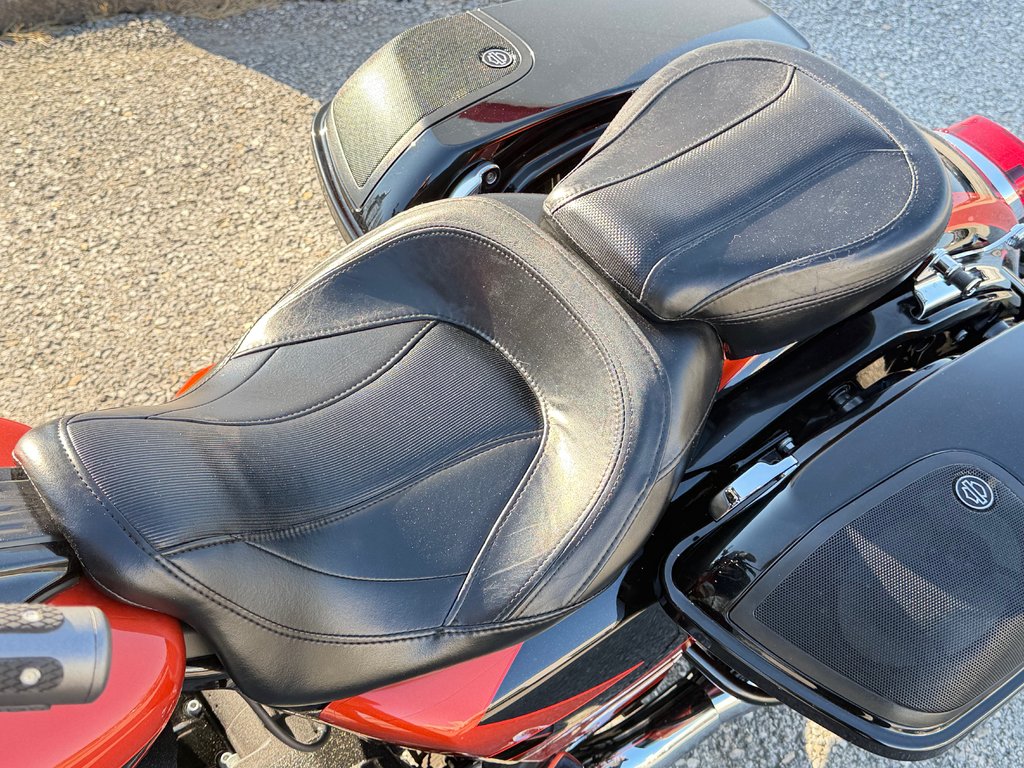 HARLEY DAV FLHXSE STAGE 2 / CVO / IMPECCABLE / ENTRETIEN A JOUR chez le concessionnaire / PRET POUR LA SAISON 2017 à Thetford Mines, Québec - 42 - w1024h768px