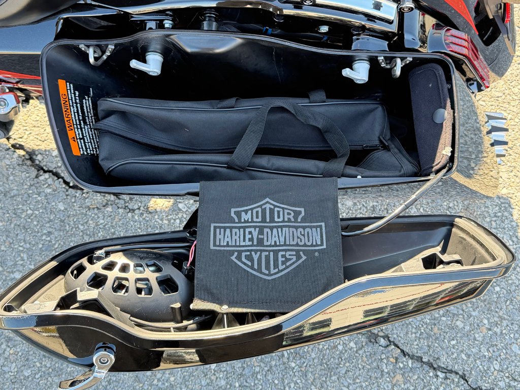 HARLEY DAV FLHXSE STAGE 2 / CVO / IMPECCABLE / ENTRETIEN A JOUR chez le concessionnaire / PRET POUR LA SAISON 2017 à Thetford Mines, Québec - 23 - w1024h768px