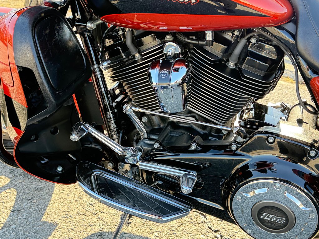 HARLEY DAV FLHXSE STAGE 2 / CVO / IMPECCABLE / ENTRETIEN A JOUR chez le concessionnaire / PRET POUR LA SAISON 2017 à Thetford Mines, Québec - 26 - w1024h768px