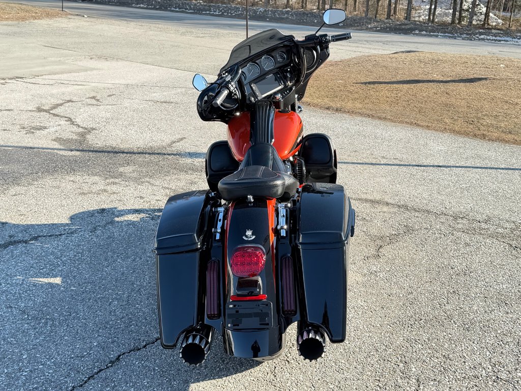 HARLEY DAV FLHXSE STAGE 2 / CVO / IMPECCABLE / ENTRETIEN A JOUR chez le concessionnaire / PRET POUR LA SAISON 2017 à Thetford Mines, Québec - 5 - w1024h768px