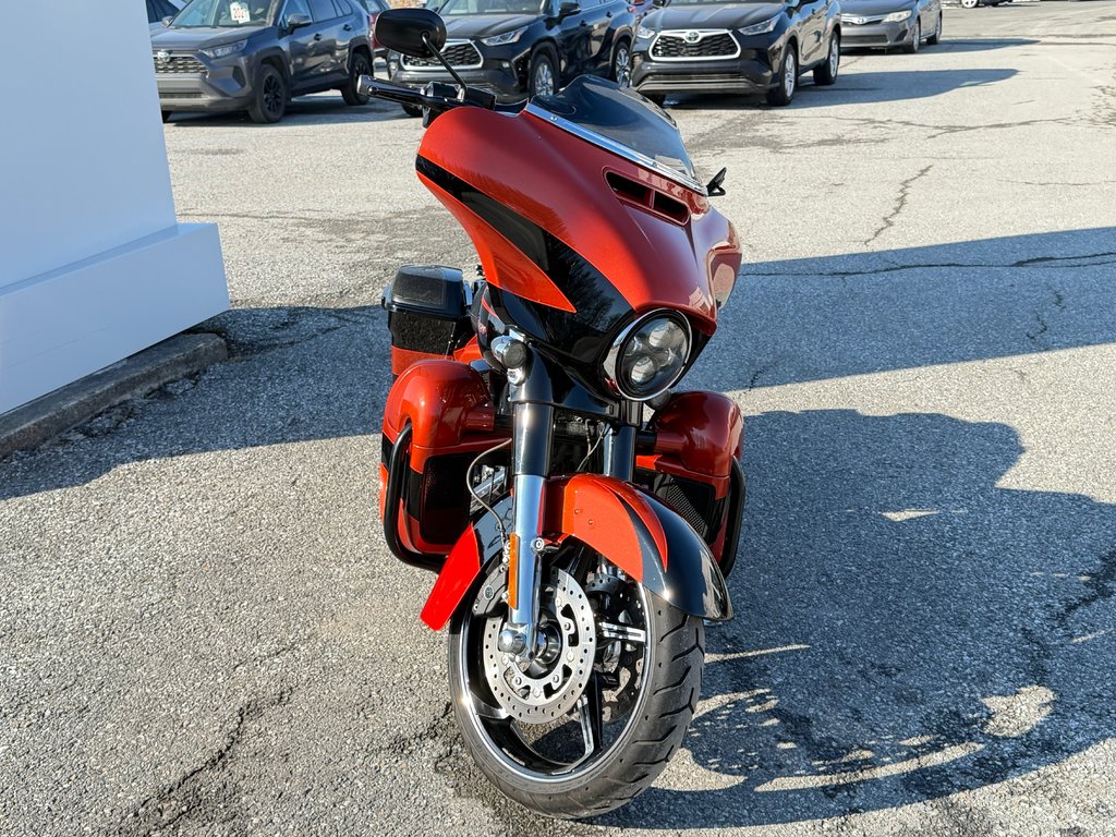 HARLEY DAV FLHXSE STAGE 2 / CVO / IMPECCABLE / ENTRETIEN A JOUR chez le concessionnaire / PRET POUR LA SAISON 2017 à Thetford Mines, Québec - 2 - w1024h768px