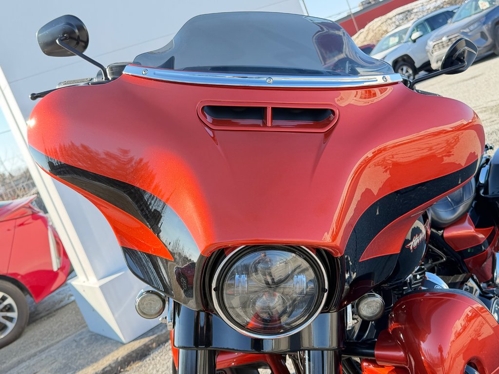 HARLEY DAV FLHXSE STAGE 2 / CVO / IMPECCABLE / ENTRETIEN A JOUR chez le concessionnaire / PRET POUR LA SAISON 2017 à Thetford Mines, Québec - 8 - w1024h768px