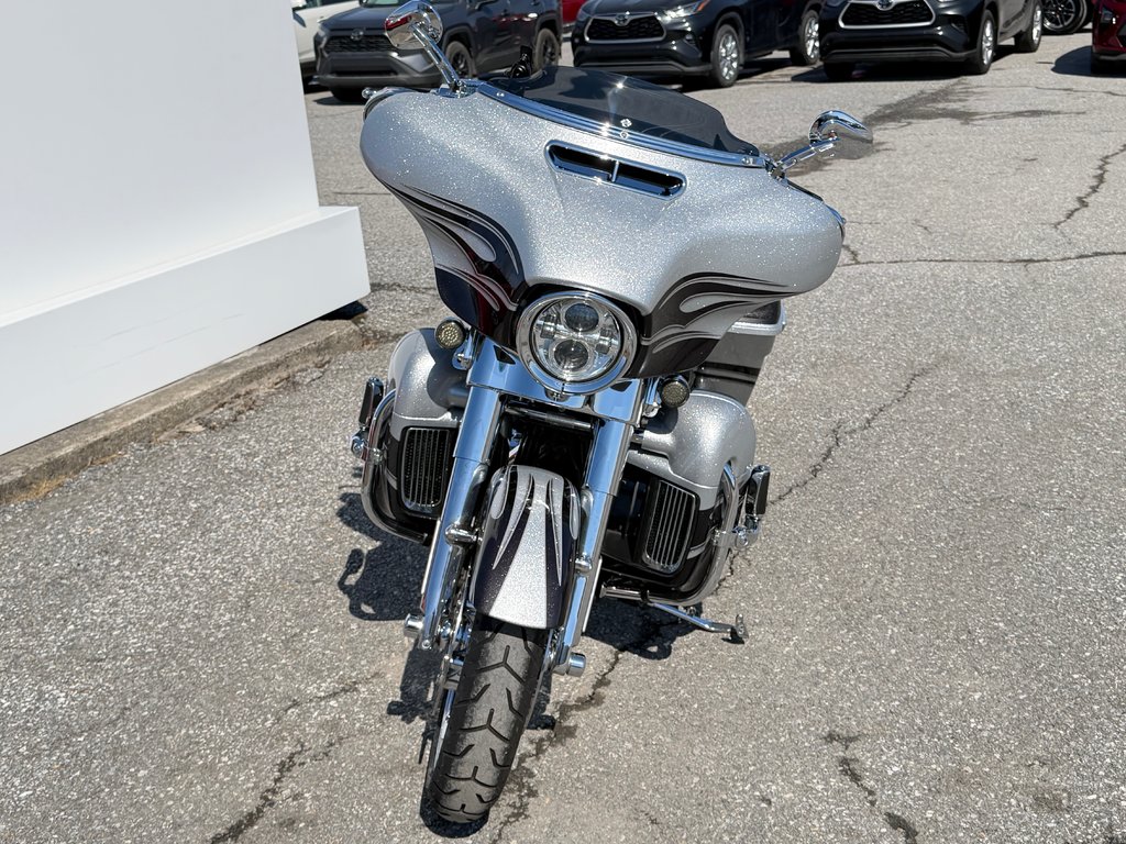 2015 Harley-Davidson FLHXSE STREET GLIDE / CVO - SCREAMING EAGLE / FLHXSE / in Thetford Mines, Quebec - 2 - w1024h768px
