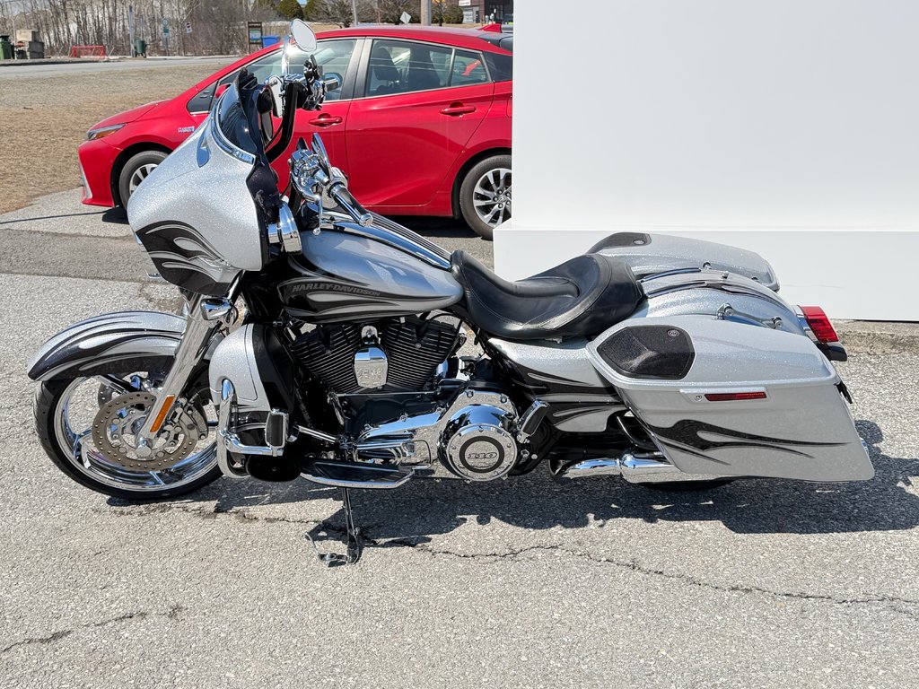 2015 Harley-Davidson FLHXSE STREET GLIDE / CVO - SCREAMING EAGLE / FLHXSE / in Thetford Mines, Quebec - 7 - w1024h768px