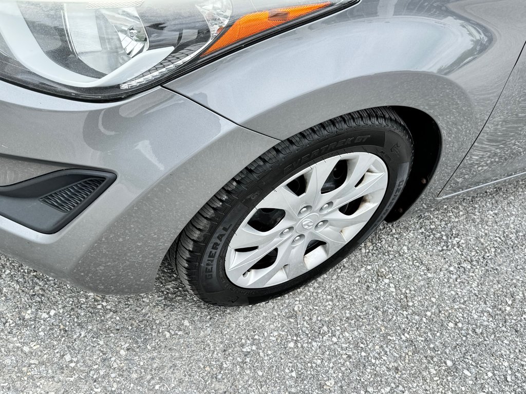 Hyundai Elantra GL * A/C * BAS KILOS * FINANCEMENT DISPONIBLE / 2014 à Thetford Mines, Québec - 14 - w1024h768px
