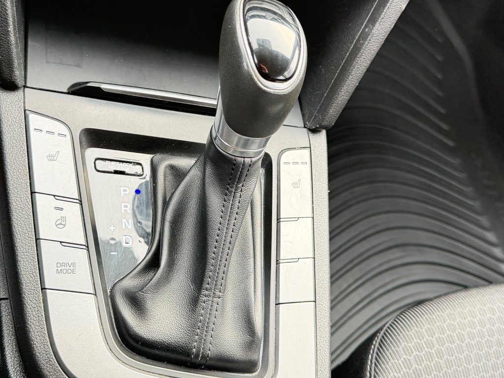 Hyundai Elantra GL / AUTOM / TRÈS BAS KILOS 70.200KM WOW !!!!!! / 2018 à Thetford Mines, Québec - 43 - w1024h768px