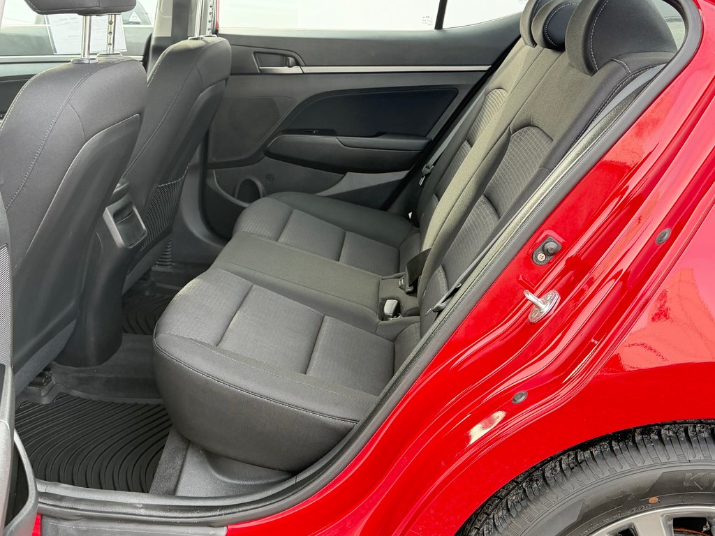 Hyundai Elantra GL / AUTOM / TRÈS BAS KILOS 70.200KM WOW !!!!!! / 2018 à Thetford Mines, Québec - 53 - w1024h768px