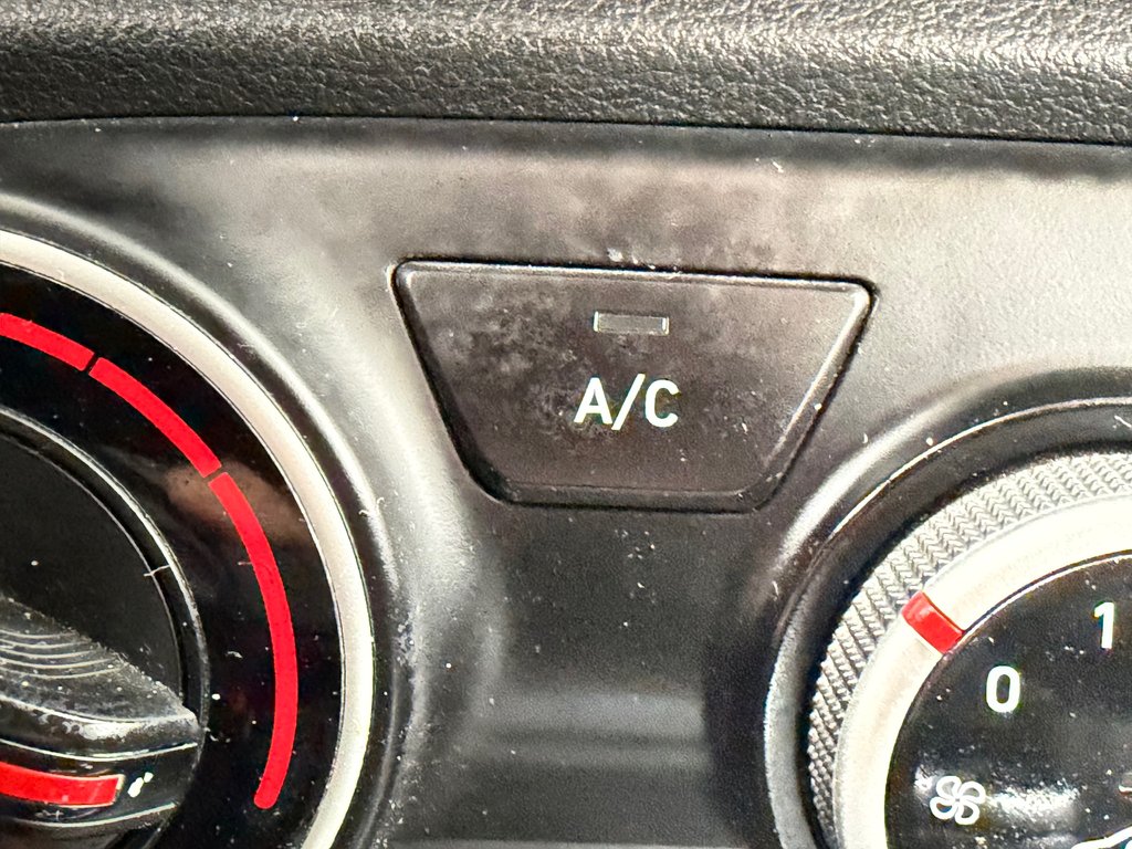 2021 Hyundai Venue Essential / AUTOM / BEAU - BON - PAS CHER / in Thetford Mines, Quebec - 35 - w1024h768px