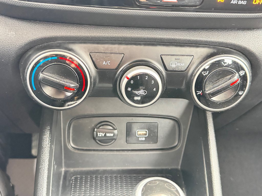 2021 Hyundai Venue Essential / AUTOM / BEAU - BON - PAS CHER / in Thetford Mines, Quebec - 34 - w1024h768px