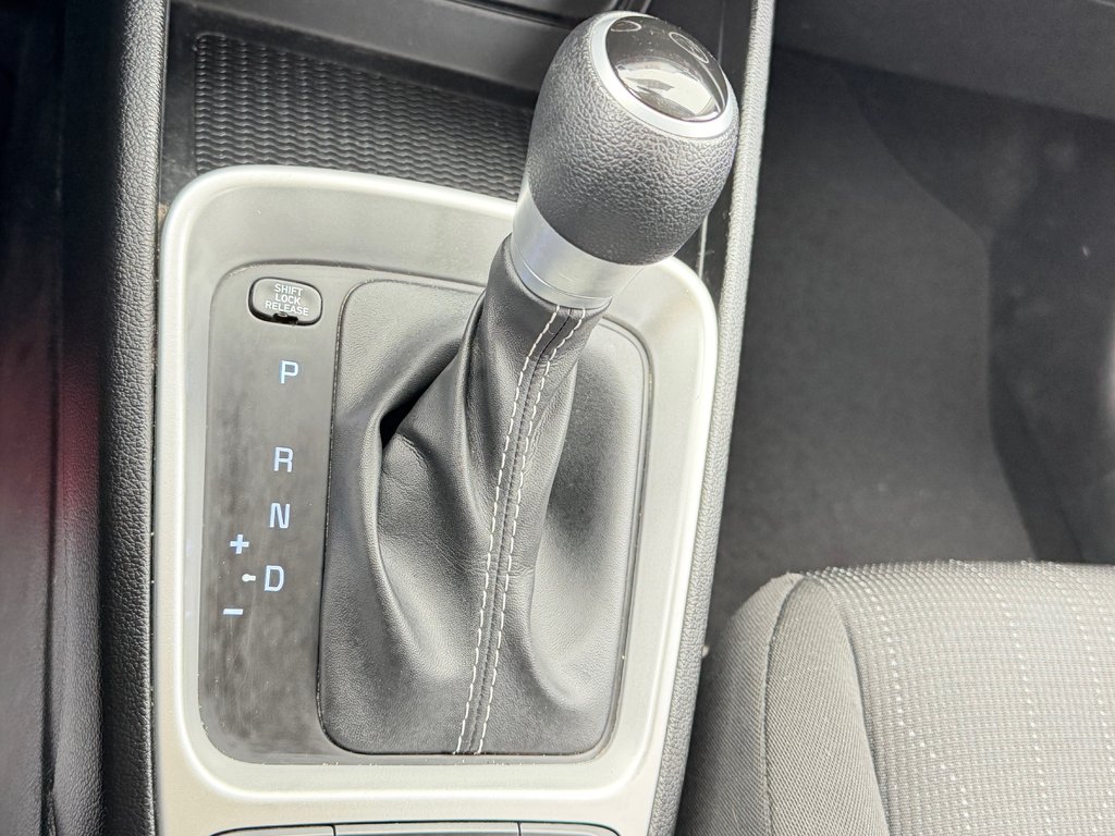 2021 Hyundai Venue Essential / AUTOM / BEAU - BON - PAS CHER / in Thetford Mines, Quebec - 37 - w1024h768px