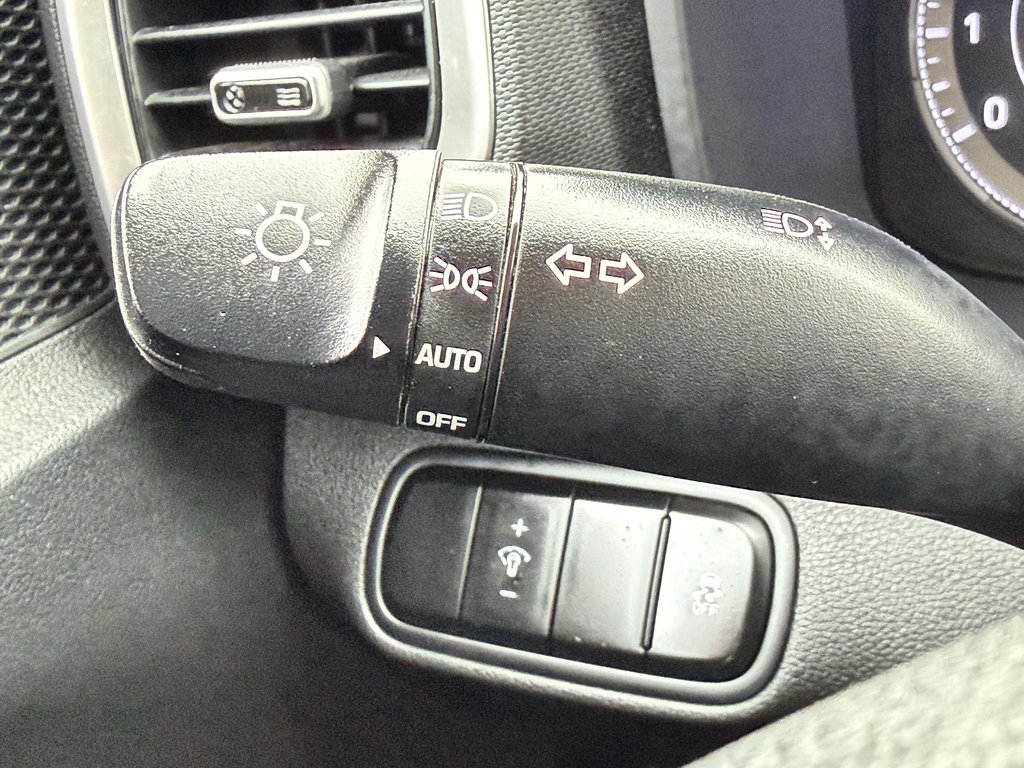 2021 Hyundai Venue Essential / AUTOM / BEAU - BON - PAS CHER / in Thetford Mines, Quebec - 28 - w1024h768px