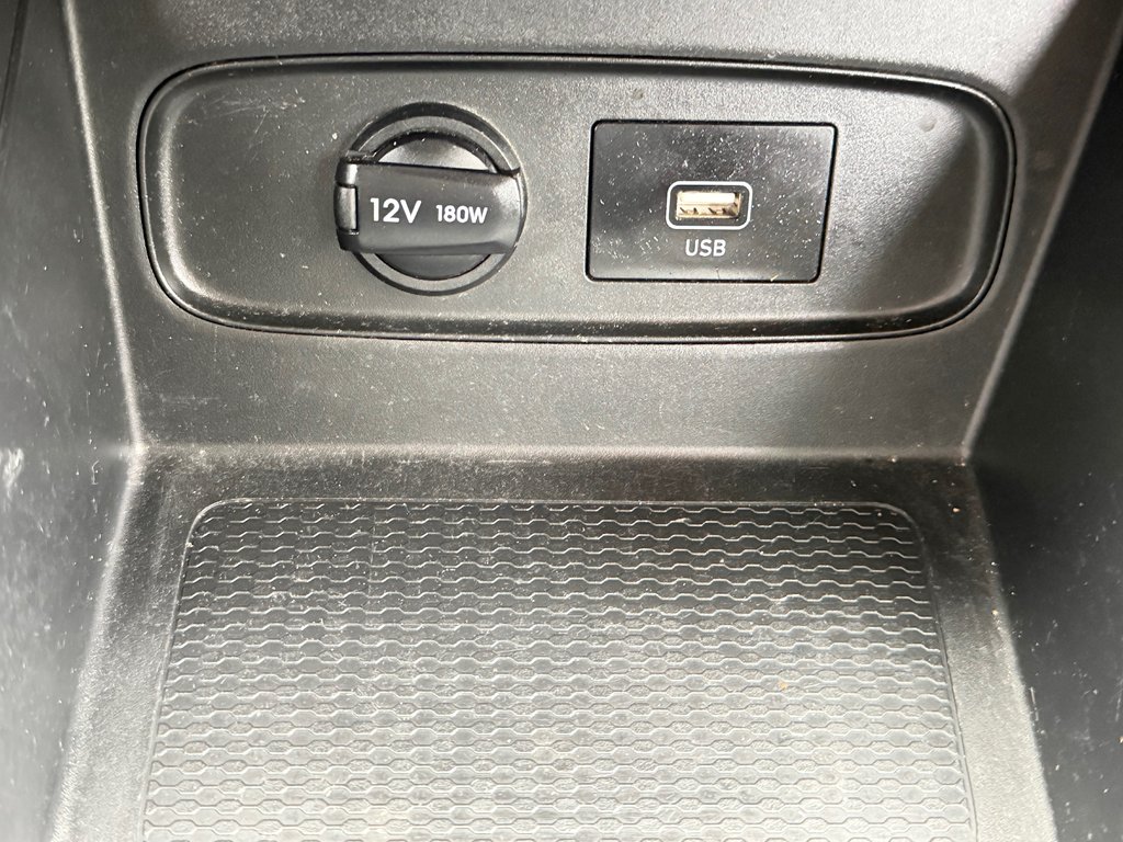 2021 Hyundai Venue Essential / AUTOM / BEAU - BON - PAS CHER / in Thetford Mines, Quebec - 36 - w1024h768px