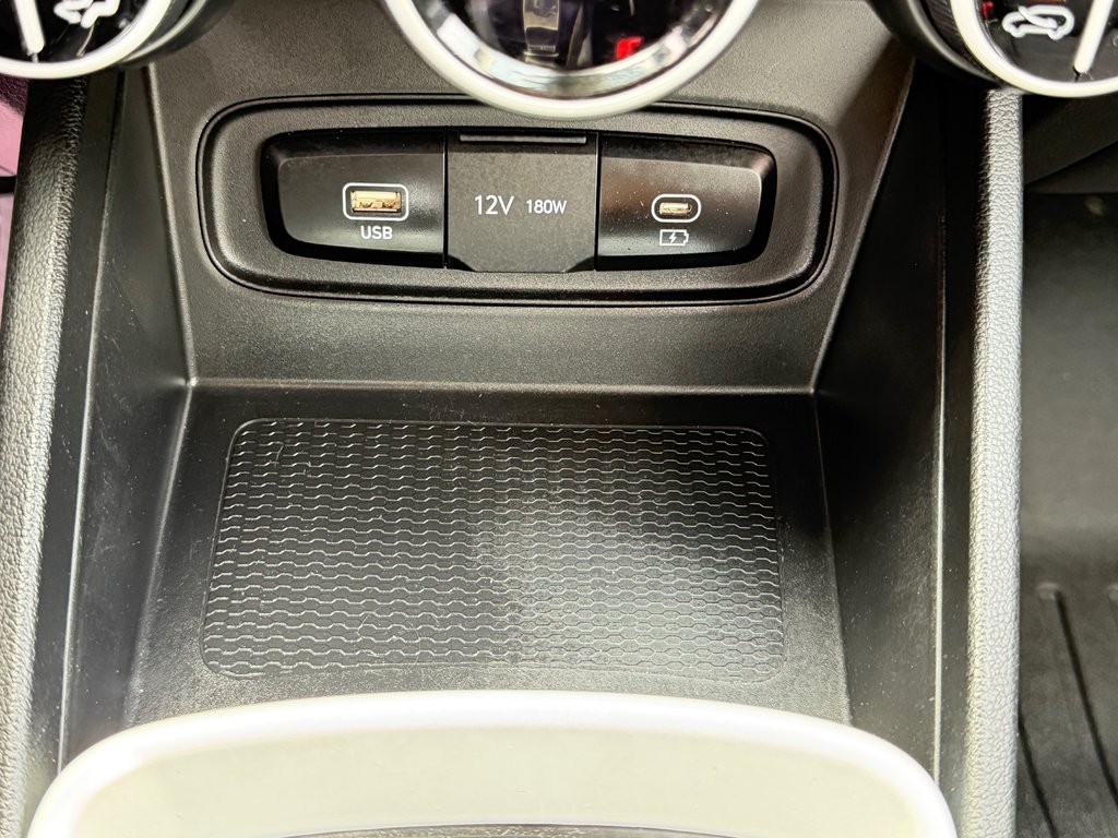 Hyundai Venue Ultimate * LA TOTALE * GAR, FULL 17-05-32=160KM / 2024 à Thetford Mines, Québec - 43 - w1024h768px