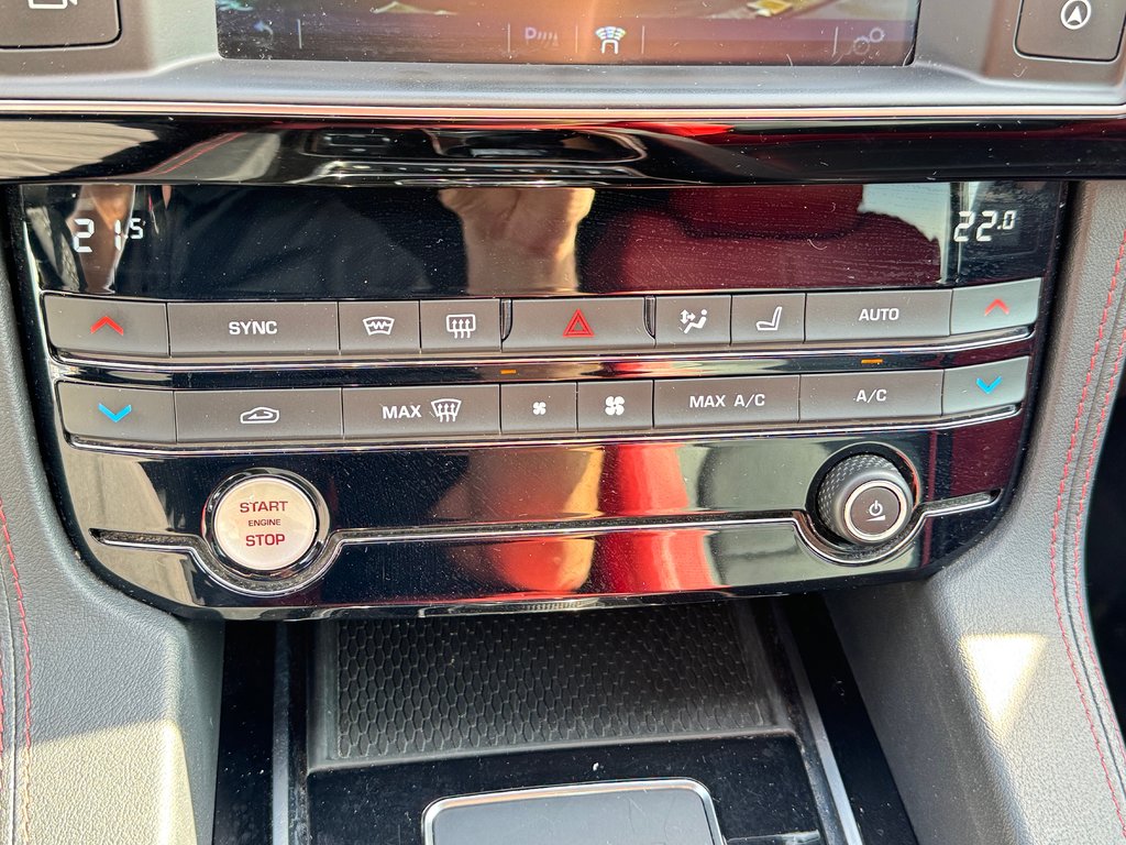 Jaguar F-PACE S PACE / TRÈS PROPRE / INSPECTÉ / TRÈS RARE / 2018 à Thetford Mines, Québec - 52 - w1024h768px