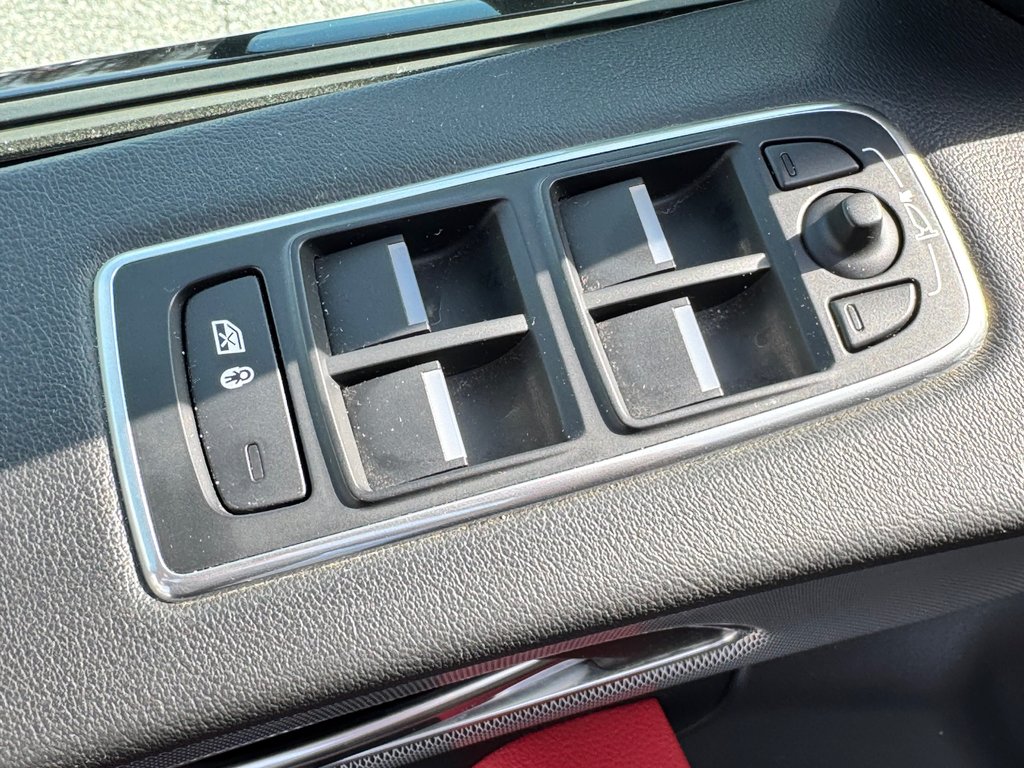 Jaguar F-PACE S PACE / TRÈS PROPRE / INSPECTÉ / TRÈS RARE / 2018 à Thetford Mines, Québec - 32 - w1024h768px