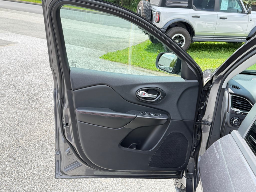 Jeep Cherokee TRAILHAWK ÉLITE / TOIT PANO / SIÈGE VENTILÉS ET + 2022 à Thetford Mines, Québec - 33 - w1024h768px