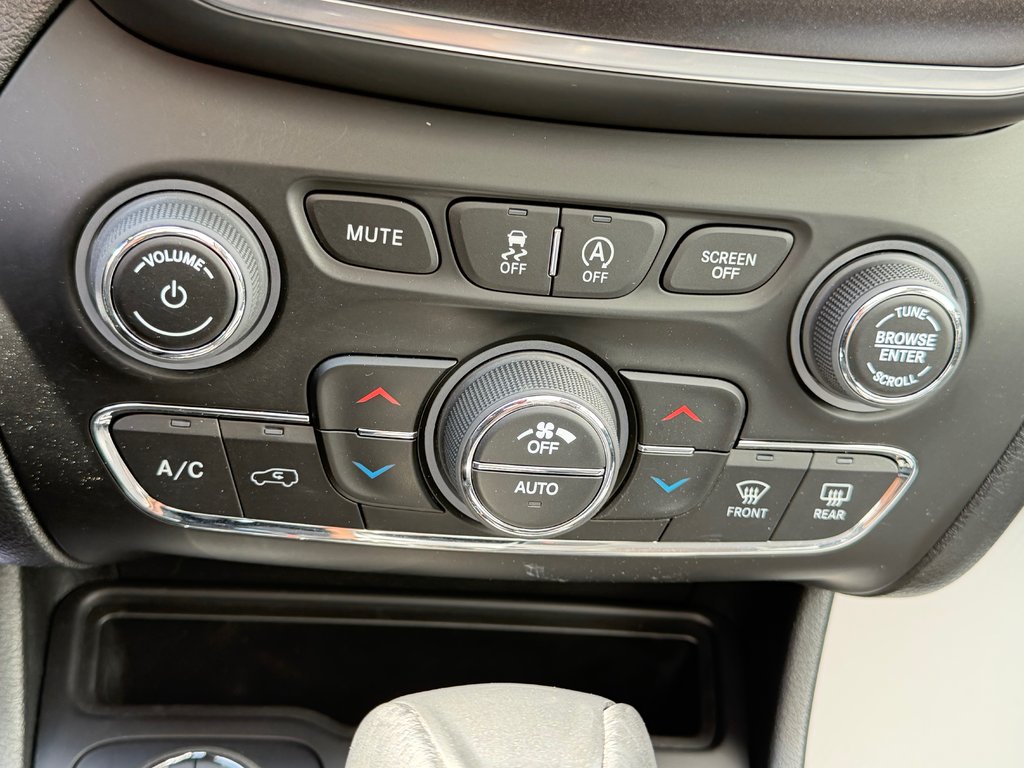 Jeep Cherokee TRAILHAWK ÉLITE / TOIT PANO / SIÈGE VENTILÉS ET + 2022 à Thetford Mines, Québec - 50 - w1024h768px