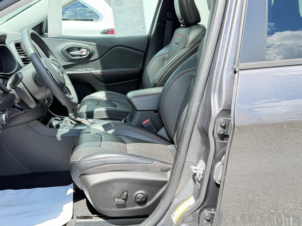Jeep Cherokee TRAILHAWK ÉLITE / TOIT PANO / SIÈGE VENTILÉS ET + 2022 à Thetford Mines, Québec - 36 - w1024h768px