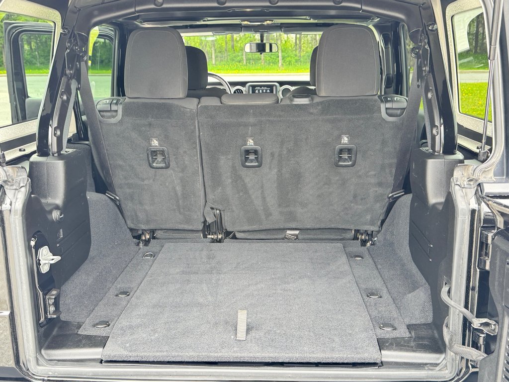 Jeep Wrangler Unlimited SAHARA / 2 TOIT / PRIX IMBATTABLE / 2019 à Thetford Mines, Québec - 58 - w1024h768px