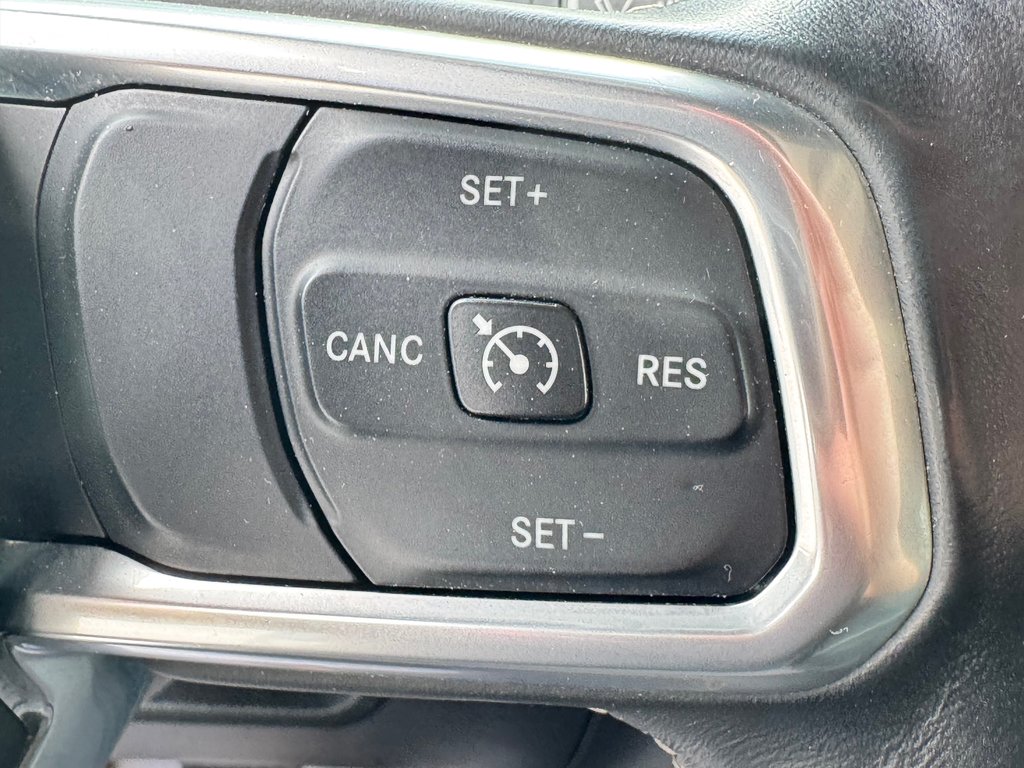 Jeep Wrangler Unlimited SAHARA / 2 TOIT / PRIX IMBATTABLE / 2019 à Thetford Mines, Québec - 36 - w1024h768px