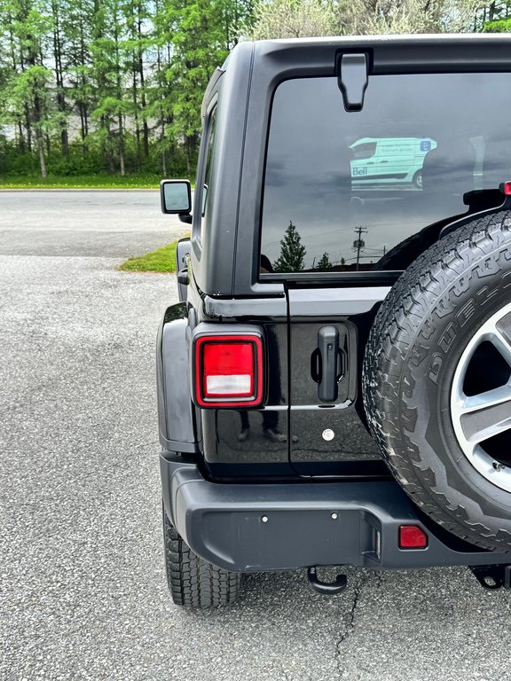 Jeep Wrangler Unlimited SAHARA / 2 TOIT / PRIX IMBATTABLE / 2019 à Thetford Mines, Québec - 22 - w1024h768px