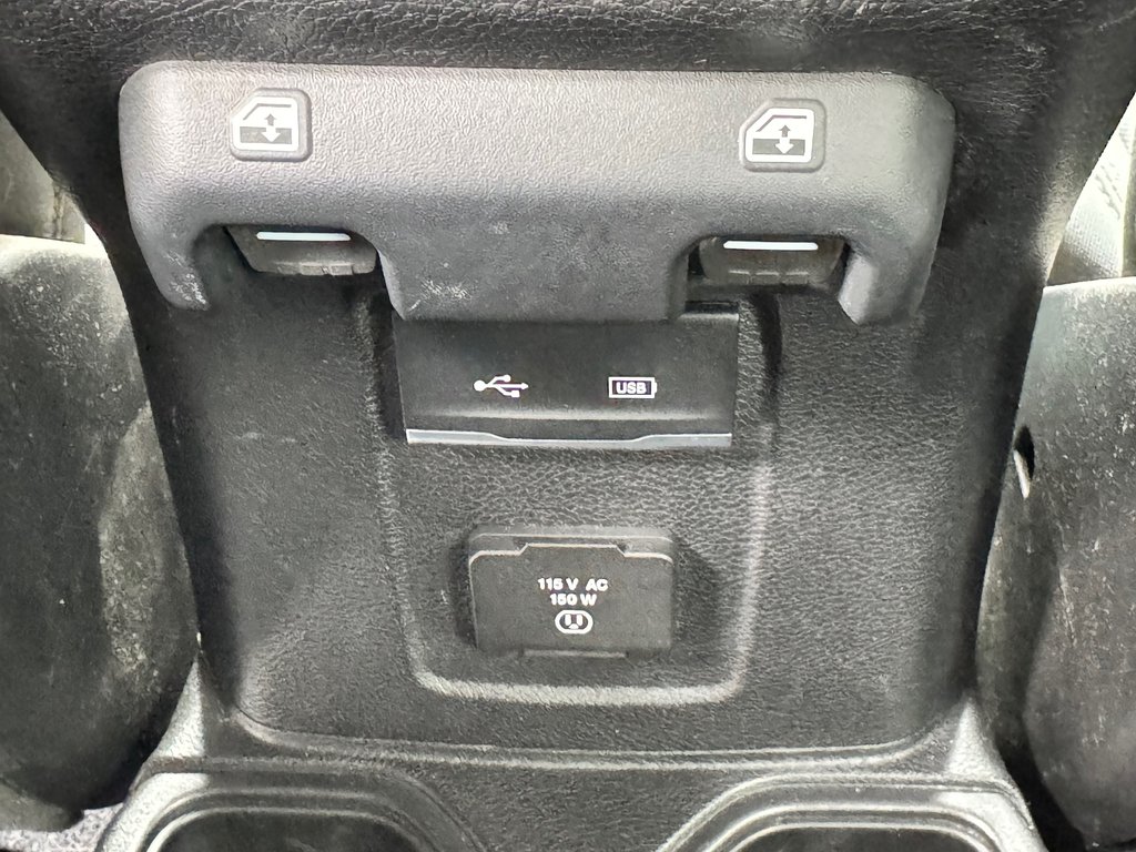 Jeep Wrangler Unlimited SAHARA / 2 TOIT / PRIX IMBATTABLE / 2019 à Thetford Mines, Québec - 56 - w1024h768px