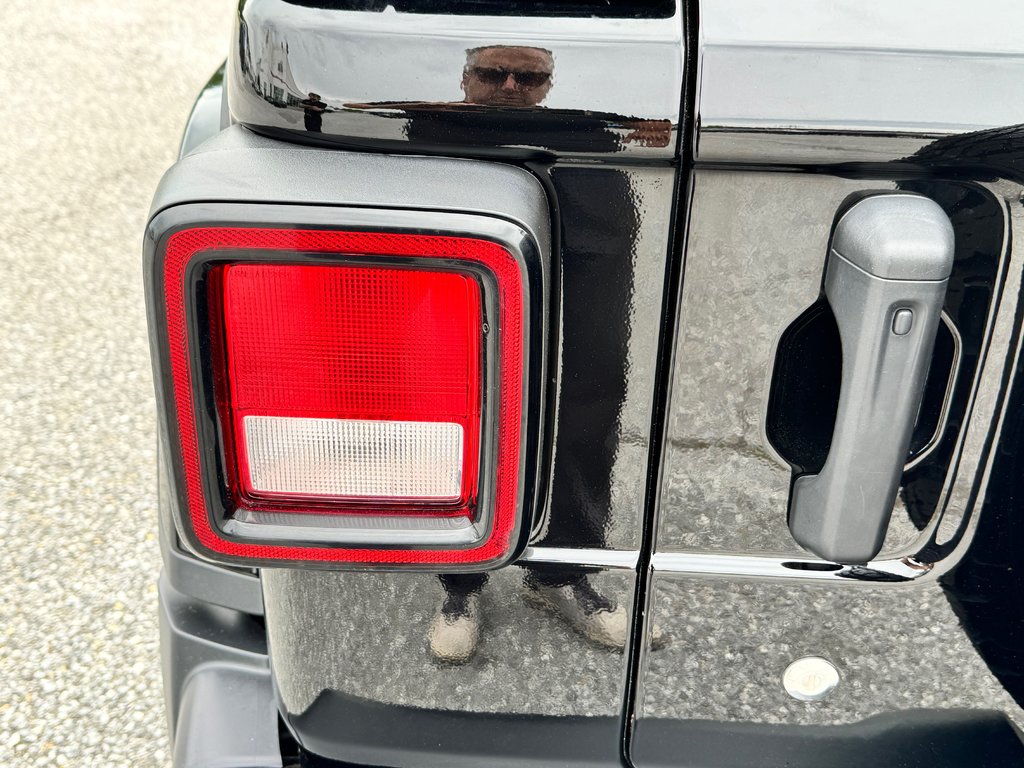 Jeep Wrangler Unlimited SAHARA / 2 TOIT / PRIX IMBATTABLE / 2019 à Thetford Mines, Québec - 23 - w1024h768px