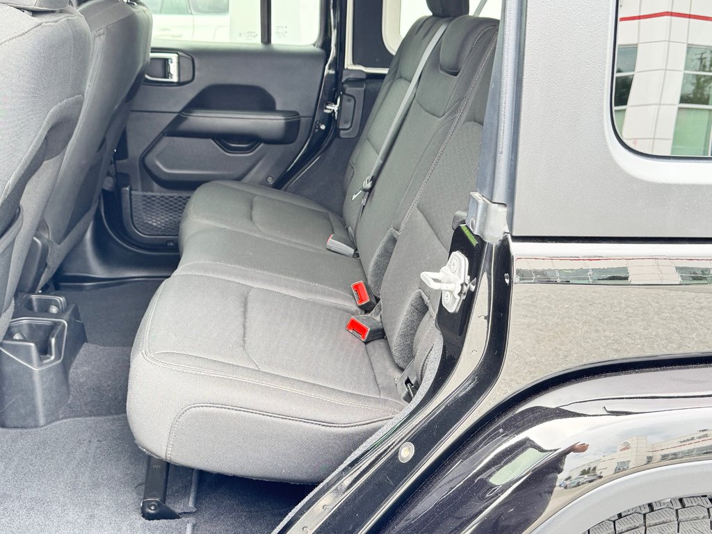 Jeep Wrangler Unlimited SAHARA / 2 TOIT / PRIX IMBATTABLE / 2019 à Thetford Mines, Québec - 54 - w1024h768px