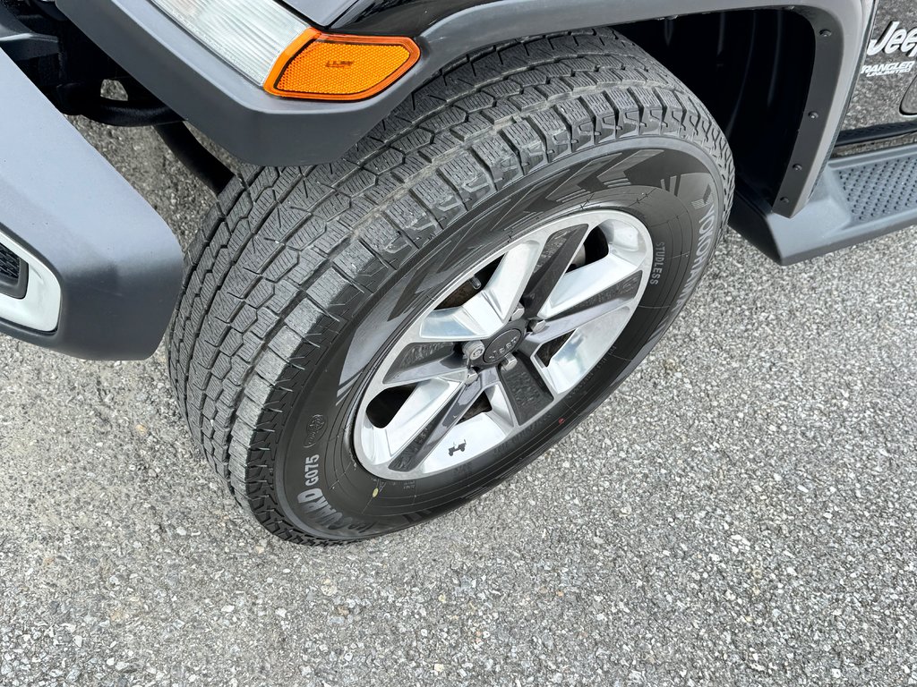 Jeep Wrangler Unlimited SAHARA / 2 TOIT / PRIX IMBATTABLE / 2019 à Thetford Mines, Québec - 14 - w1024h768px