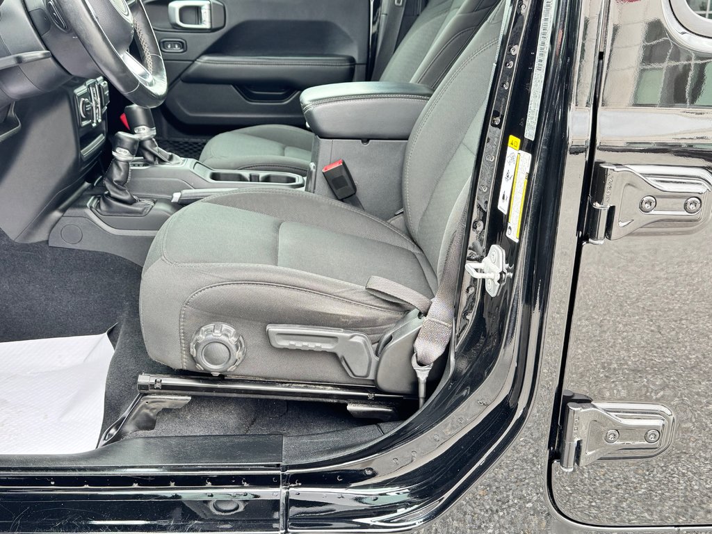 Jeep Wrangler Unlimited SAHARA / 2 TOIT / PRIX IMBATTABLE / 2019 à Thetford Mines, Québec - 29 - w1024h768px