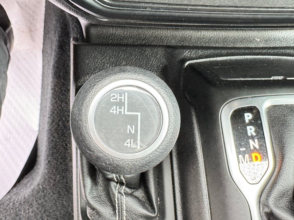 Jeep Wrangler Unlimited SAHARA / 2 TOIT / PRIX IMBATTABLE / 2019 à Thetford Mines, Québec - 45 - w1024h768px