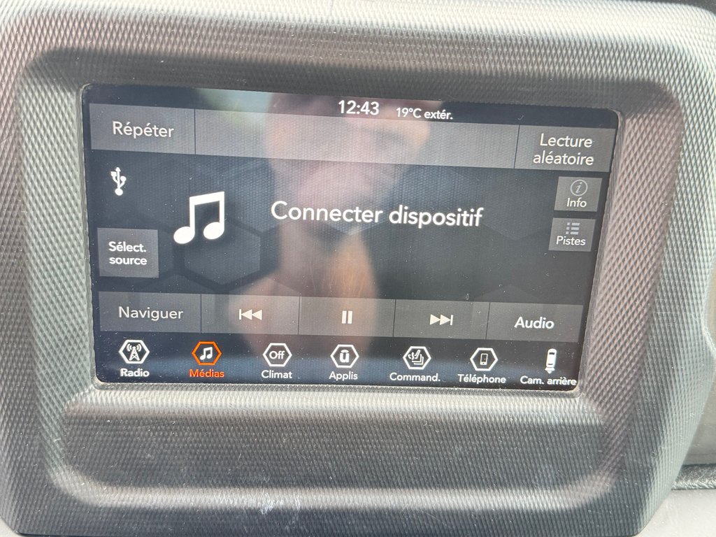 Jeep Wrangler Unlimited SAHARA / 2 TOIT / PRIX IMBATTABLE / 2019 à Thetford Mines, Québec - 39 - w1024h768px